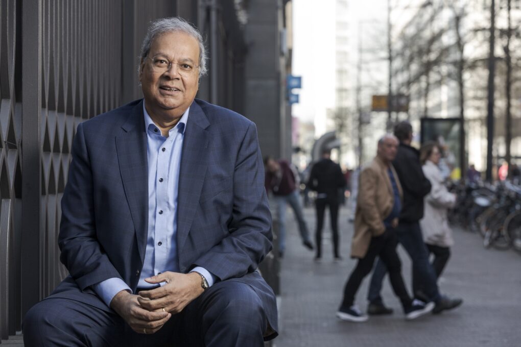 Portret van Rabin S. Baldewsingh, de Nationaal Coordinator Discriminatie en Racisme